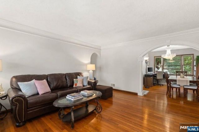 185 Bergenline Avenue, Westwood, NJ 07675