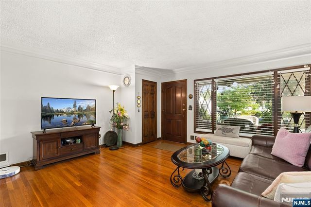 185 Bergenline Avenue, Westwood, NJ 07675