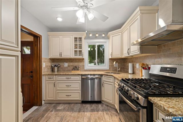 185 Bergenline Avenue, Westwood, NJ 07675