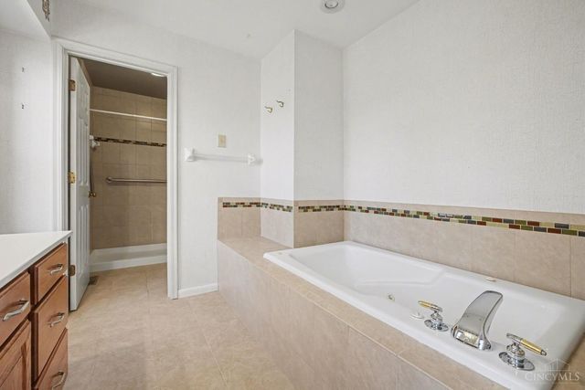 7854 Surreywood Drive, Miami Twp, OH 45052