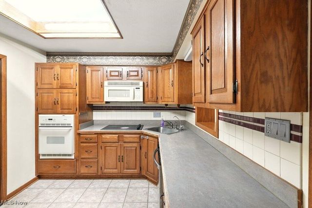 2200 Yellow Creek Road, Akron, OH 44333