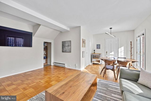 3363 MARTHA CUSTIS DR, Alexandria, VA 22302