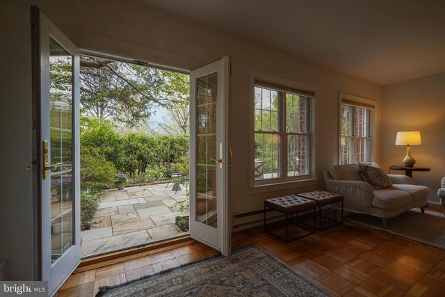 3363 MARTHA CUSTIS DR, Alexandria, VA 22302