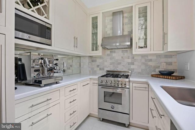 3363 MARTHA CUSTIS DR, Alexandria, VA 22302