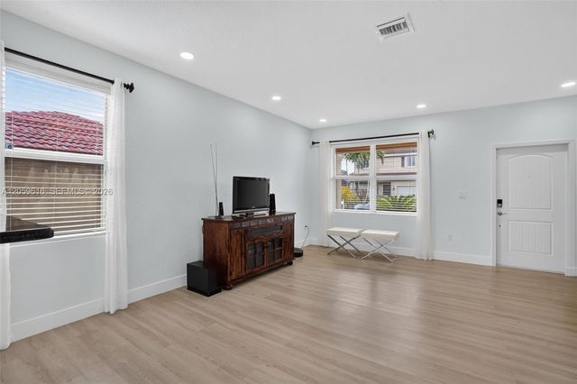 8961 SW 215th Ter, Cutler Bay, FL 33189