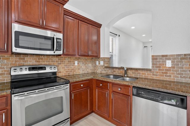 8961 SW 215th Ter, Cutler Bay, FL 33189