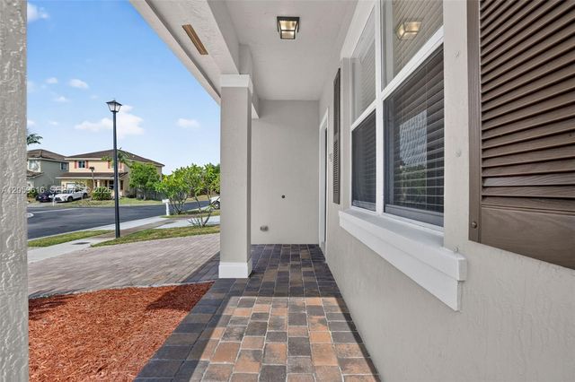 8961 SW 215th Ter, Cutler Bay, FL 33189