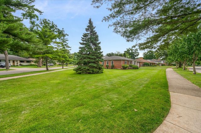 429 S Stratford Avenue, Elmhurst, IL 60126