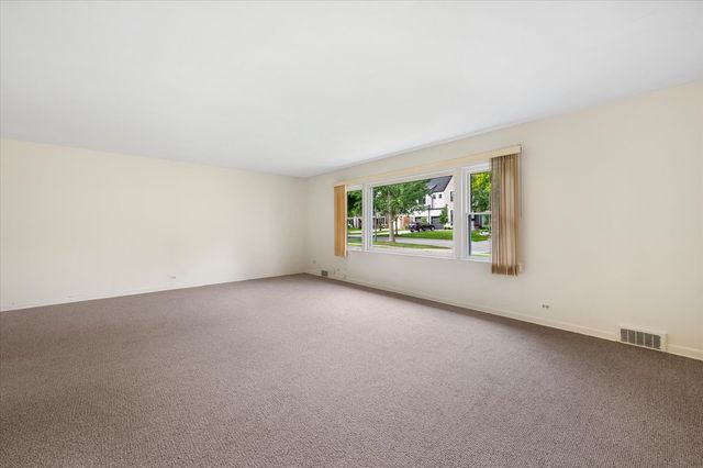 429 S Stratford Avenue, Elmhurst, IL 60126