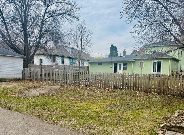 113 4th Street E, Carver, MN 55315