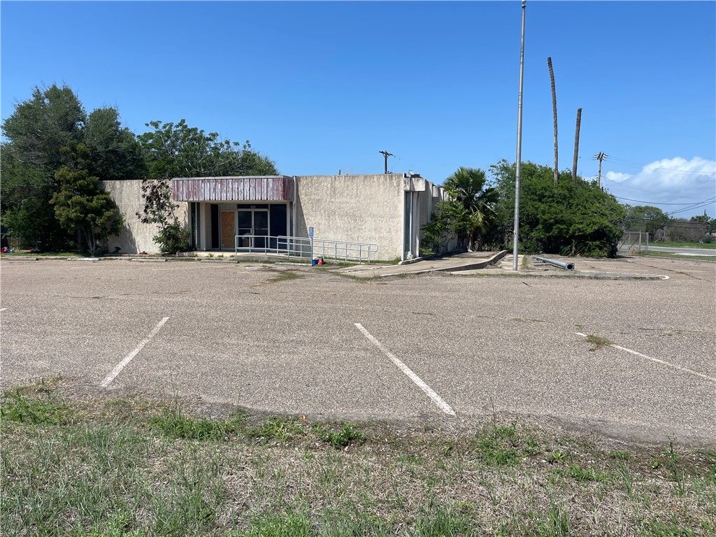 900 Moore Ave, Portland, TX 78374 — exterior