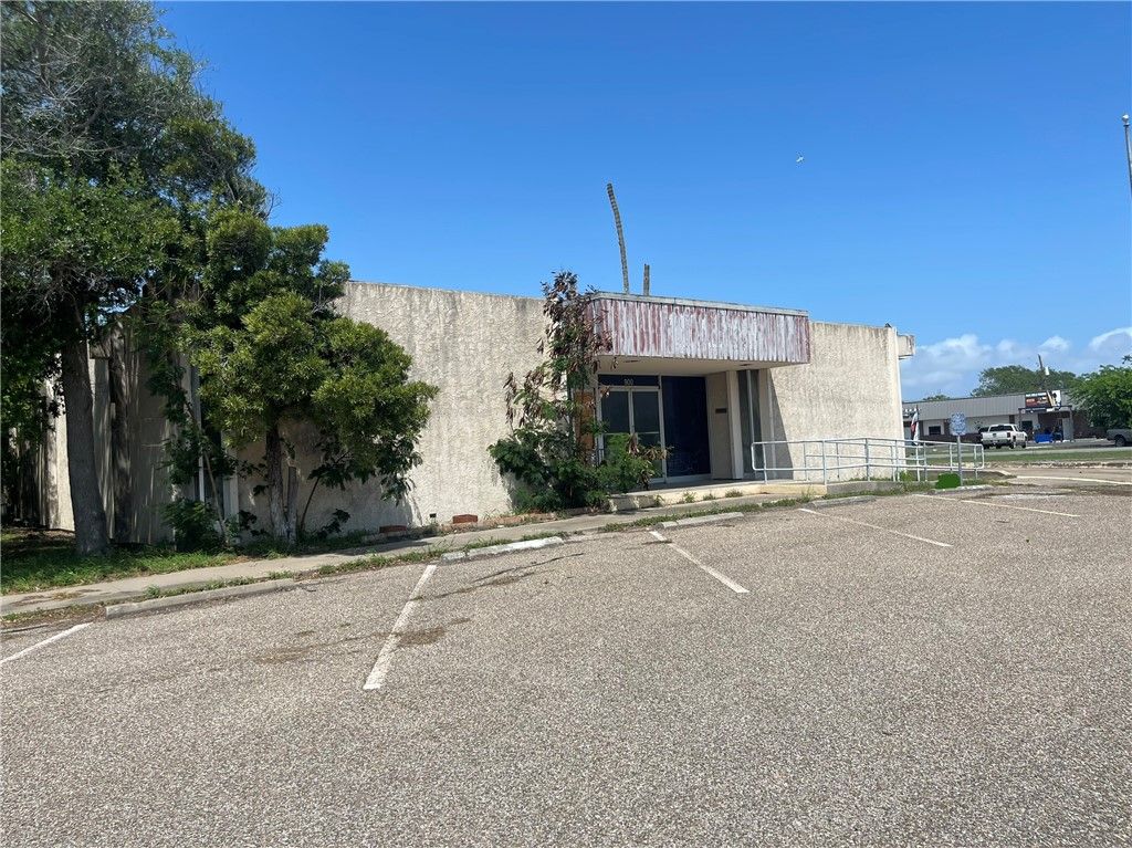 900 Moore Ave, Portland, TX 78374 — photo 2