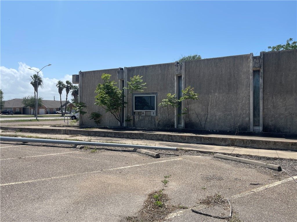 900 Moore Ave, Portland, TX 78374 — photo 3