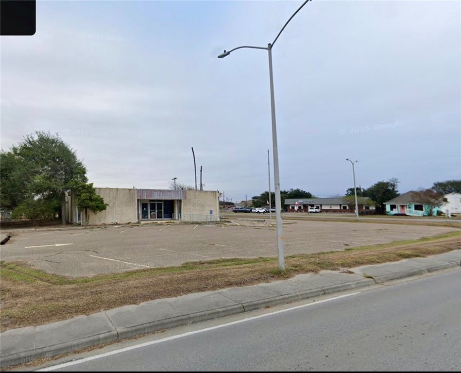 900 Moore Ave, Portland, TX 78374 — photo 4