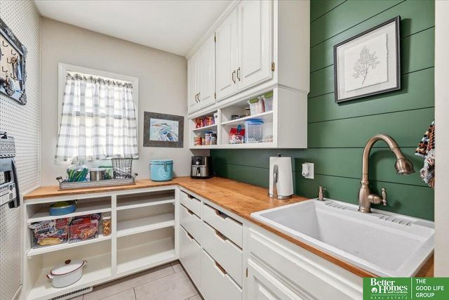 1423 S 218th Street, Elkhorn, NE 68022