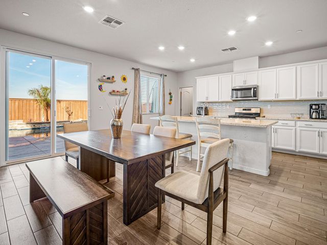 3017 Alderwood Pl, Roseville, CA 95747