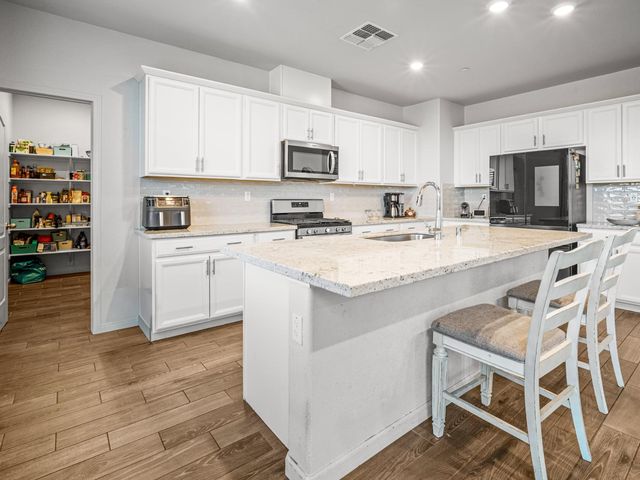 3017 Alderwood Pl, Roseville, CA 95747