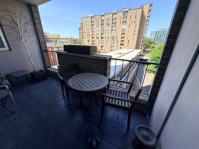77 Pond Ave 509, Brookline, MA 02445