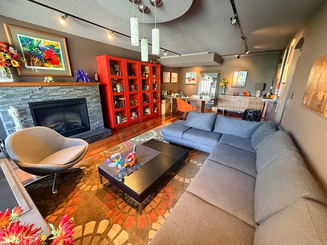 77 Pond Ave 509, Brookline, MA 02445