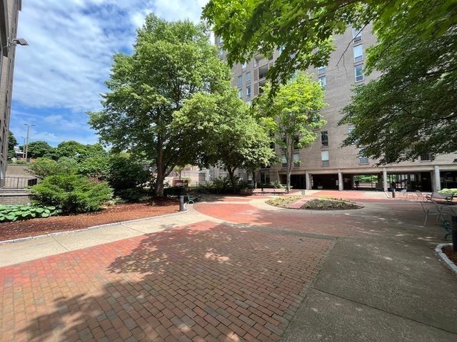 77 Pond Ave 509, Brookline, MA 02445