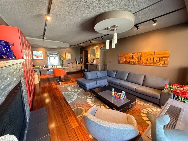 77 Pond Ave 509, Brookline, MA 02445