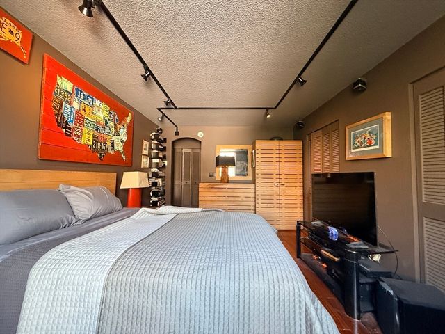 77 Pond Ave 509, Brookline, MA 02445