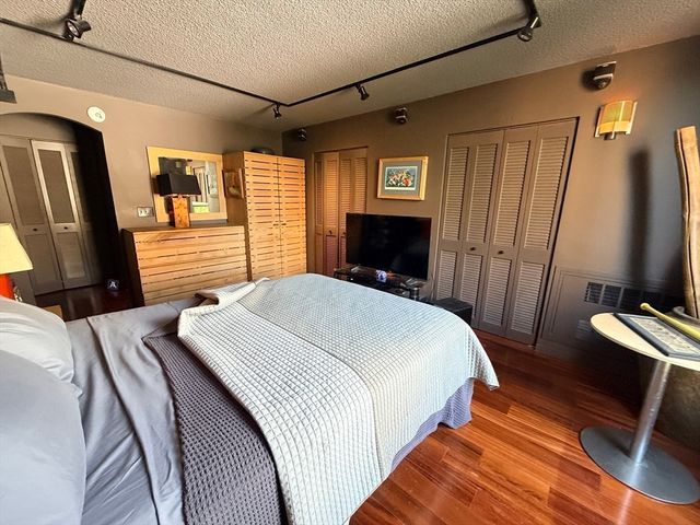 77 Pond Ave 509, Brookline, MA 02445