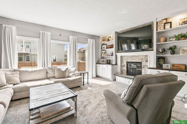 16043 Spaulding Circle, Omaha, NE 68116