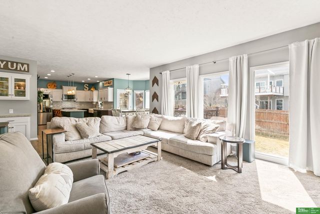 16043 Spaulding Circle, Omaha, NE 68116