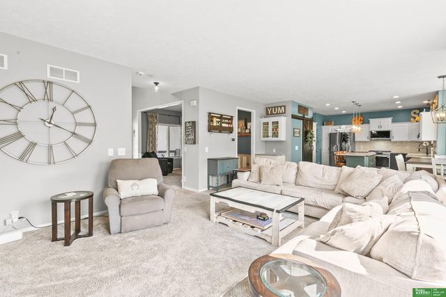 16043 Spaulding Circle, Omaha, NE 68116