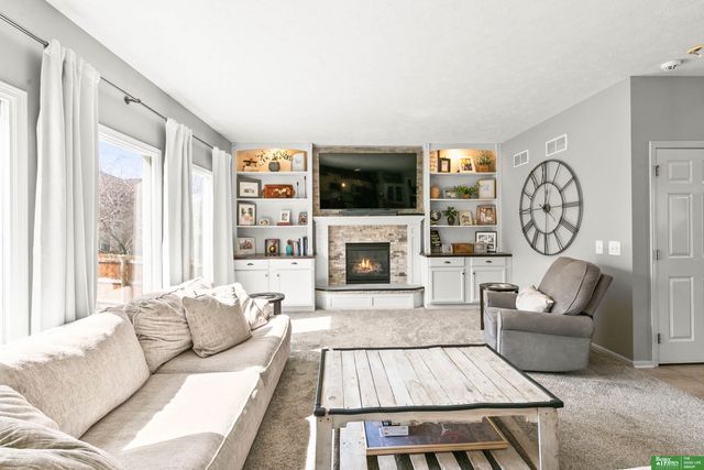 16043 Spaulding Circle, Omaha, NE 68116