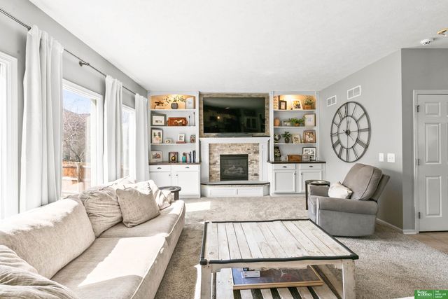 16043 Spaulding Circle, Omaha, NE 68116