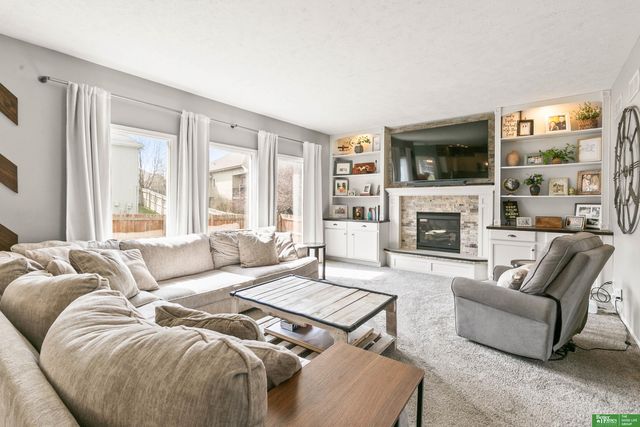 16043 Spaulding Circle, Omaha, NE 68116