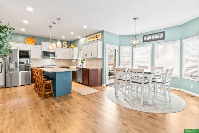 16043 Spaulding Circle, Omaha, NE 68116