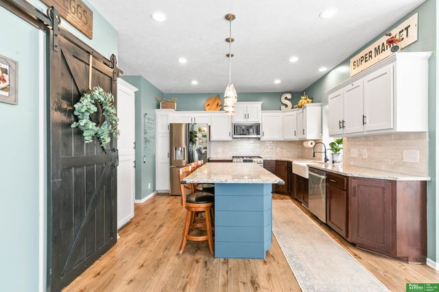 16043 Spaulding Circle, Omaha, NE 68116