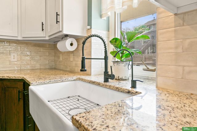 16043 Spaulding Circle, Omaha, NE 68116