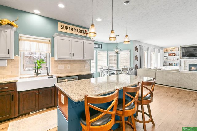 16043 Spaulding Circle, Omaha, NE 68116