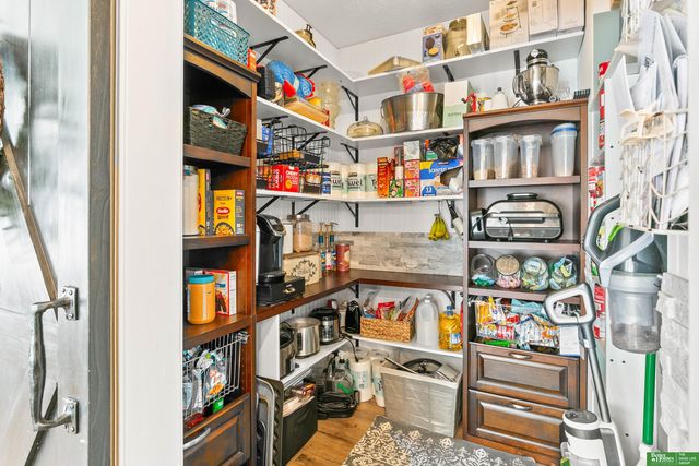 16043 Spaulding Circle, Omaha, NE 68116