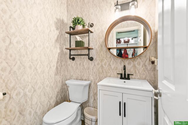 16043 Spaulding Circle, Omaha, NE 68116