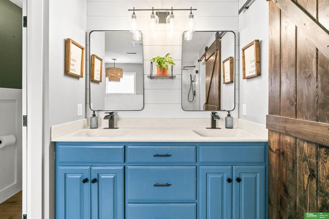 16043 Spaulding Circle, Omaha, NE 68116