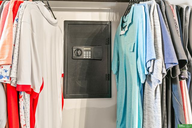 16043 Spaulding Circle, Omaha, NE 68116