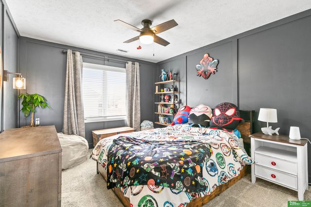 16043 Spaulding Circle, Omaha, NE 68116