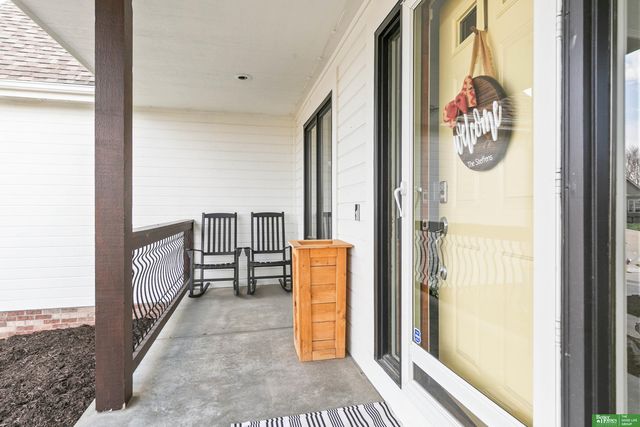 16043 Spaulding Circle, Omaha, NE 68116