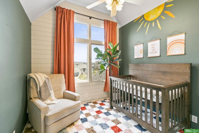 16043 Spaulding Circle, Omaha, NE 68116