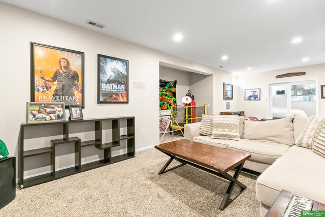 16043 Spaulding Circle, Omaha, NE 68116