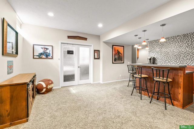 16043 Spaulding Circle, Omaha, NE 68116