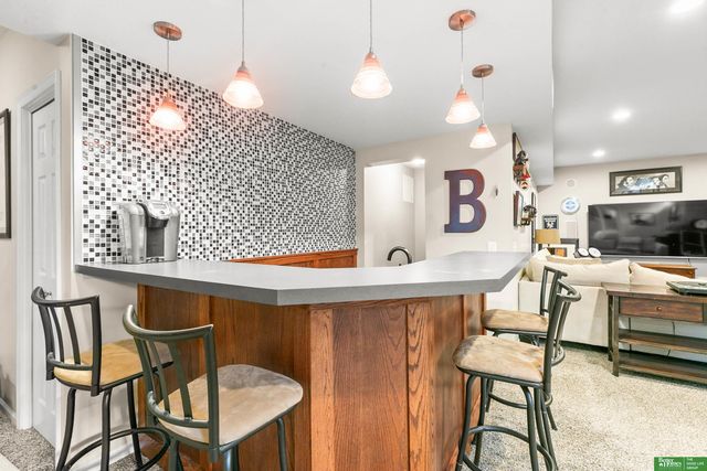 16043 Spaulding Circle, Omaha, NE 68116