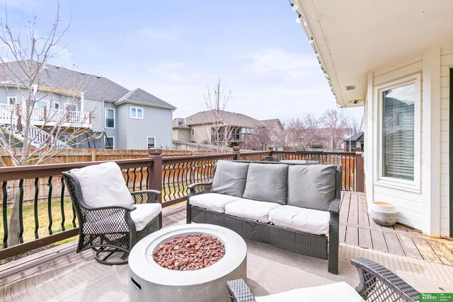 16043 Spaulding Circle, Omaha, NE 68116