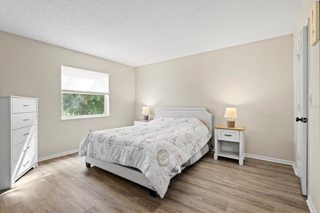 3275 BENEVA ROAD 104, Sarasota, FL 34232