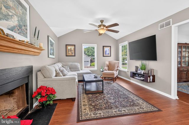 114 LAURA LN, Royersford, PA 19468